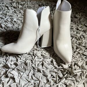 Woman Pointed toe ankle/booties
